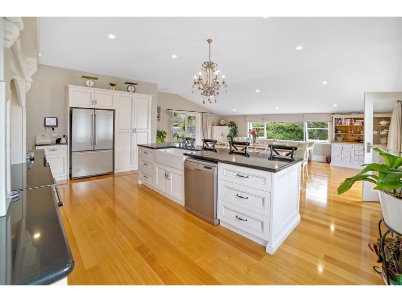 9 Koluri Court, Lindisfarne TAS 7015