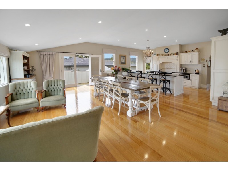 9 Koluri Court, Lindisfarne TAS 7015