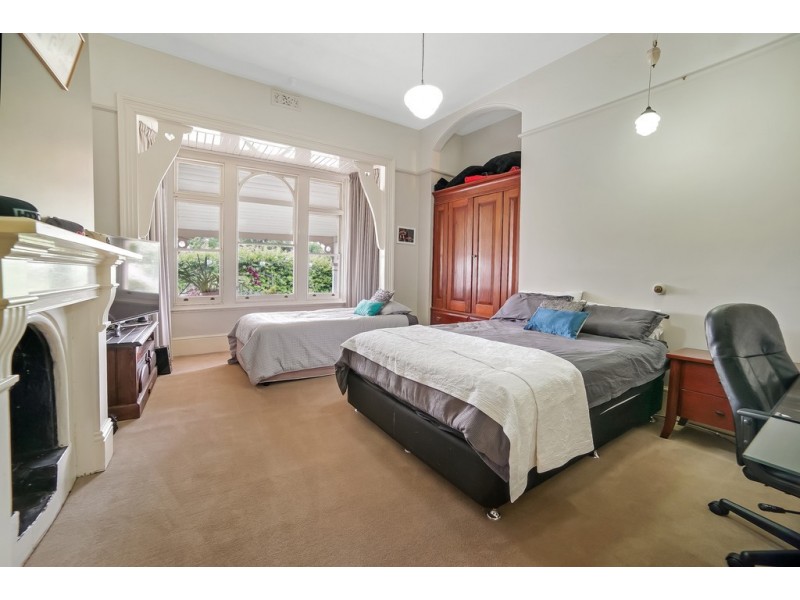 9 Koluri Court, Lindisfarne TAS 7015