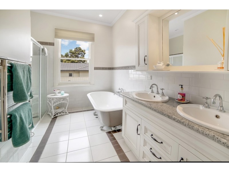 9 Koluri Court, Lindisfarne TAS 7015