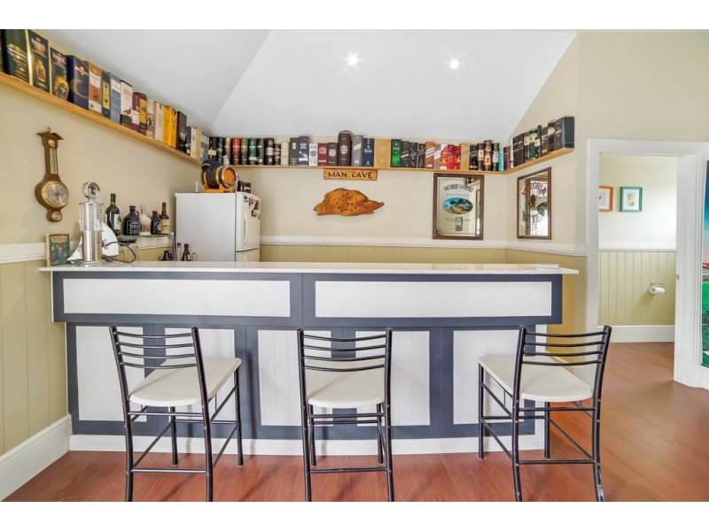 9 Koluri Court, Lindisfarne TAS 7015