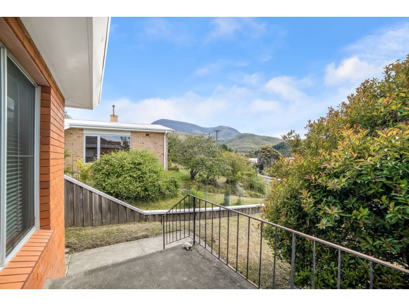 10 Bealey Avenue, Lenah Valley TAS 7008