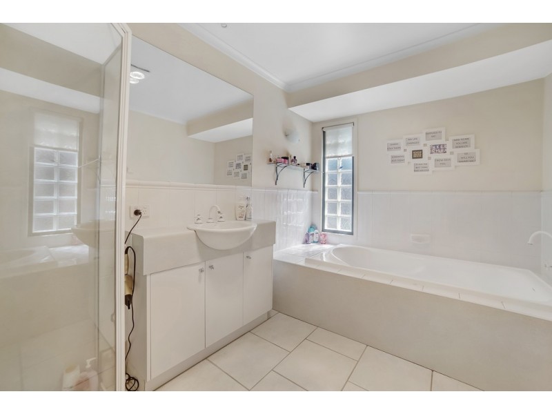 3 Selby Place, Lindisfarne TAS 7015