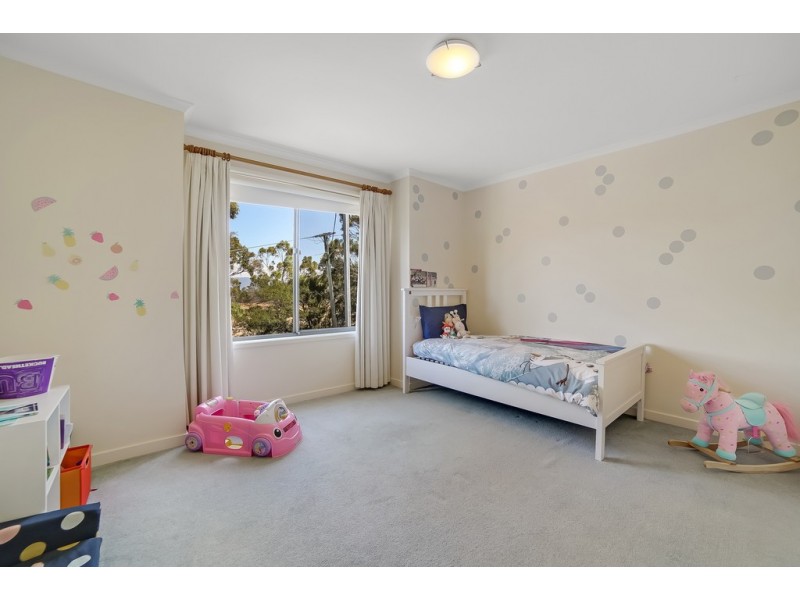 3 Selby Place, Lindisfarne TAS 7015