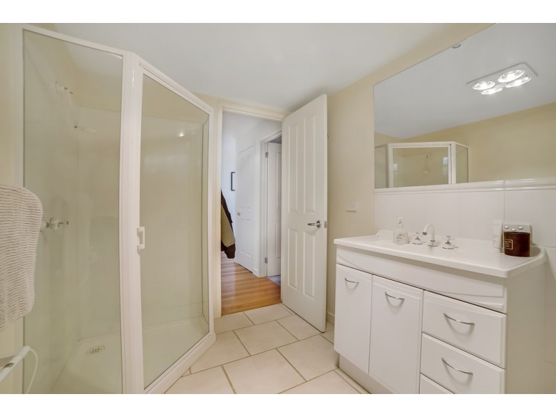 3 Selby Place, Lindisfarne TAS 7015