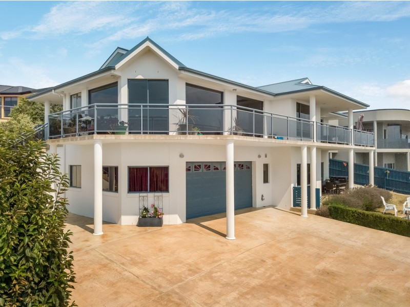 32 Suncoast Drive, Blackmans Bay TAS 7052