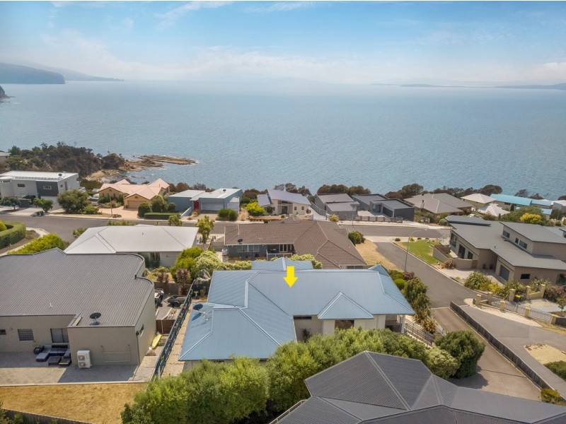 32 Suncoast Drive, Blackmans Bay TAS 7052