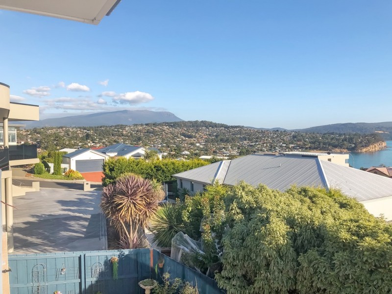 32 Suncoast Drive, Blackmans Bay TAS 7052