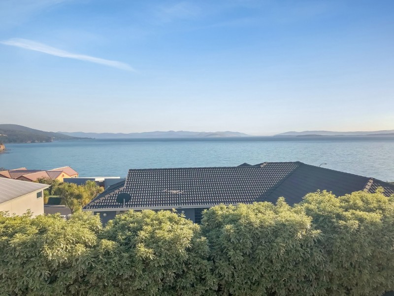 32 Suncoast Drive, Blackmans Bay TAS 7052