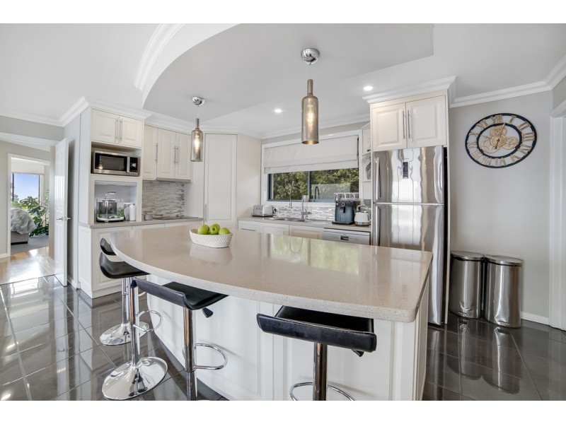 32 Suncoast Drive, Blackmans Bay TAS 7052