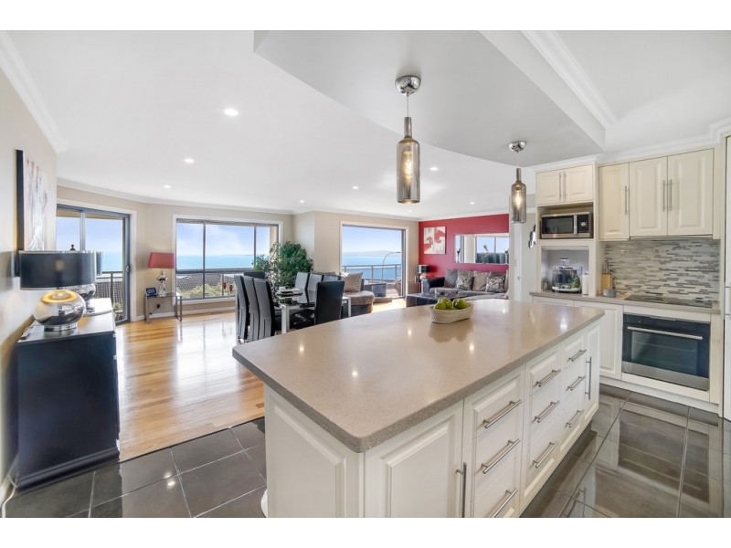 32 Suncoast Drive, Blackmans Bay TAS 7052