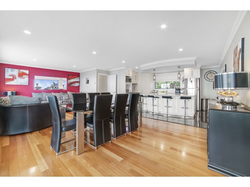 32 Suncoast Drive, Blackmans Bay TAS 7052