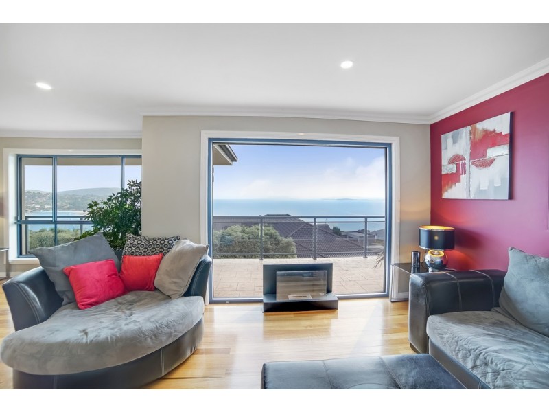 32 Suncoast Drive, Blackmans Bay TAS 7052
