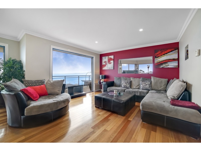 32 Suncoast Drive, Blackmans Bay TAS 7052