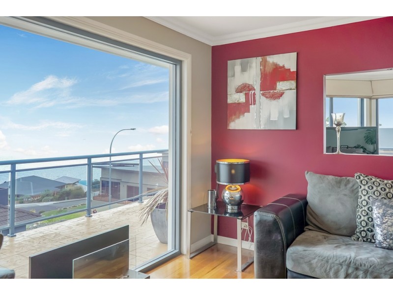 32 Suncoast Drive, Blackmans Bay TAS 7052