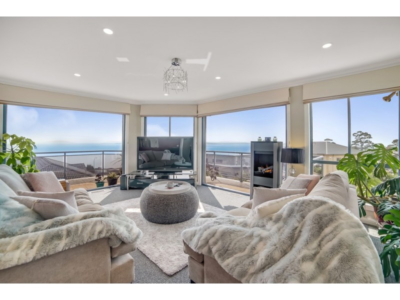 32 Suncoast Drive, Blackmans Bay TAS 7052