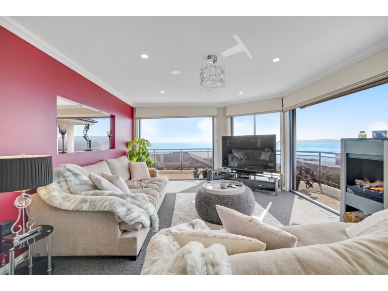 32 Suncoast Drive, Blackmans Bay TAS 7052