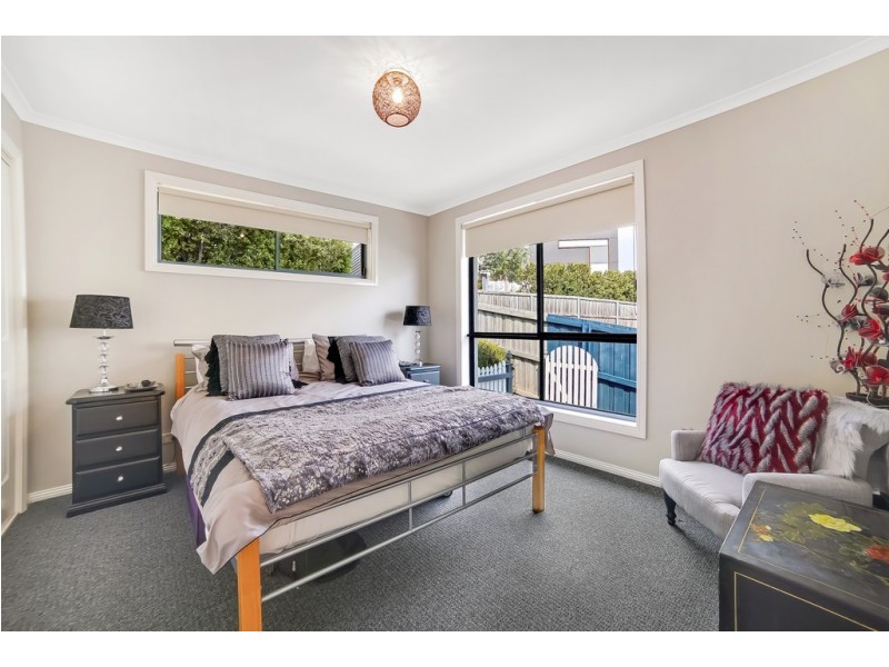 32 Suncoast Drive, Blackmans Bay TAS 7052