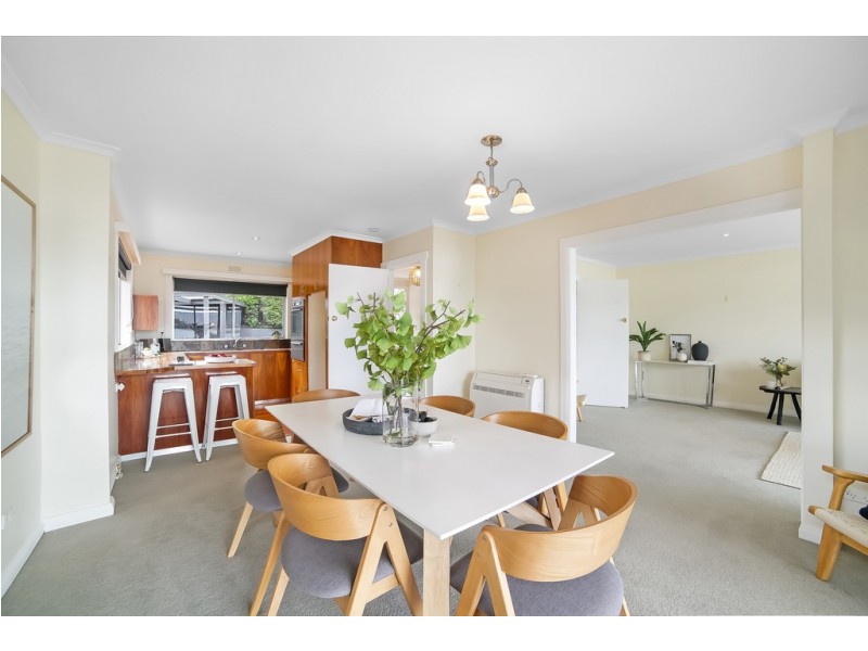 3 Koomela Street, Lindisfarne TAS 7015