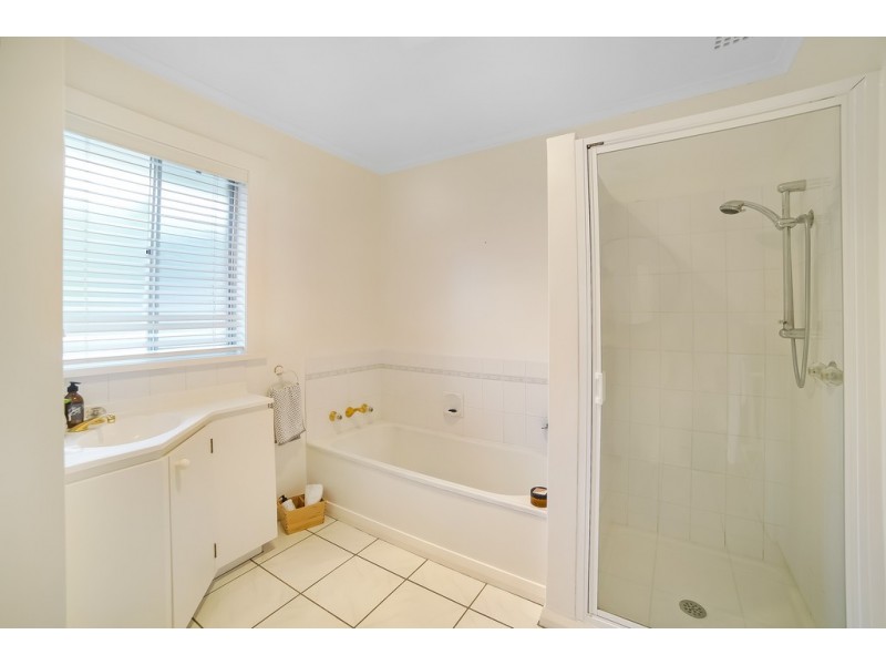 3 Koomela Street, Lindisfarne TAS 7015