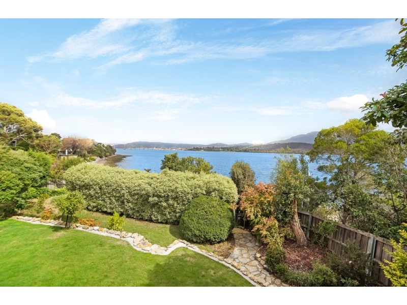 3 Koomela Street, Lindisfarne TAS 7015
