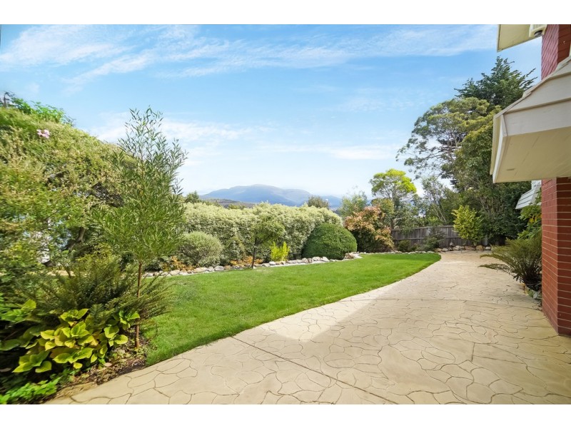 3 Koomela Street, Lindisfarne TAS 7015