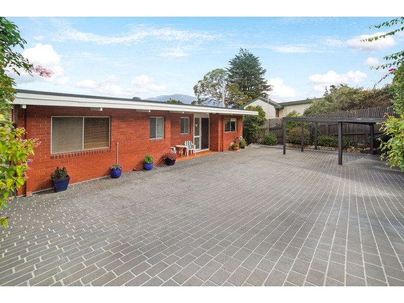 3 Koomela Street, Lindisfarne TAS 7015