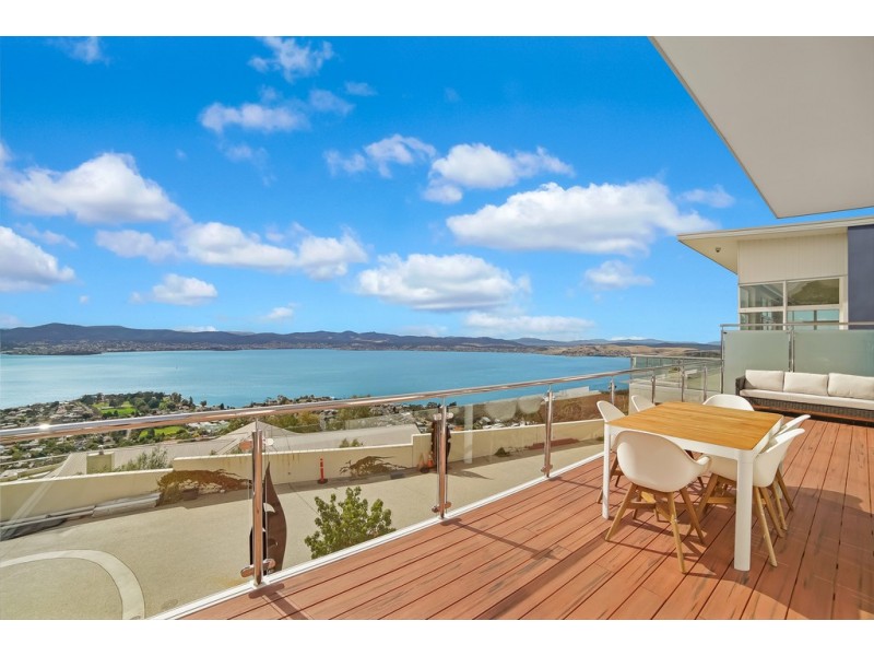 2/54 Nicholas Drive, Sandy Bay TAS 7005