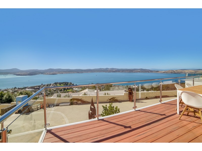 2/54 Nicholas Drive, Sandy Bay TAS 7005