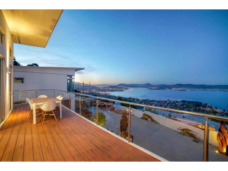 2/54 Nicholas Drive, Sandy Bay TAS 7005