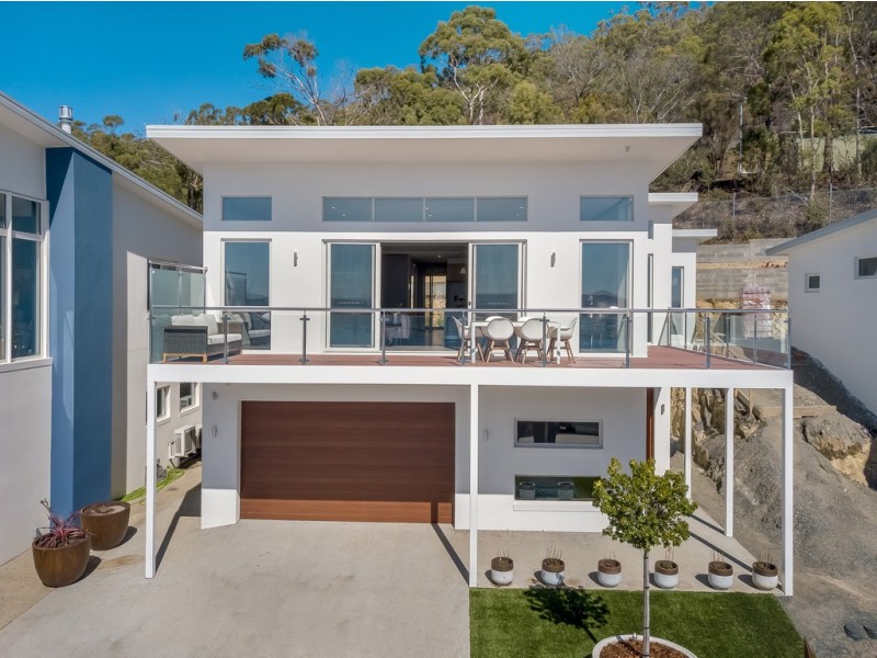 2/54 Nicholas Drive, Sandy Bay TAS 7005