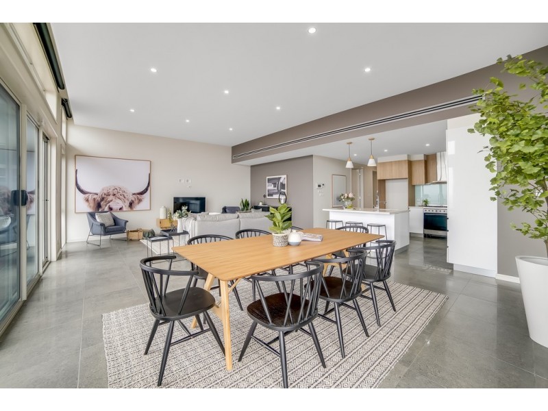 2/54 Nicholas Drive, Sandy Bay TAS 7005