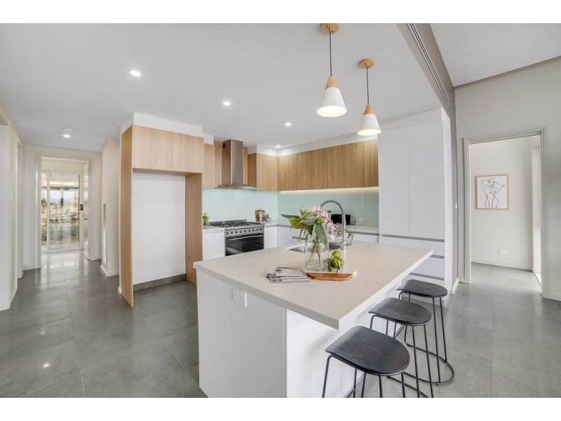 2/54 Nicholas Drive, Sandy Bay TAS 7005