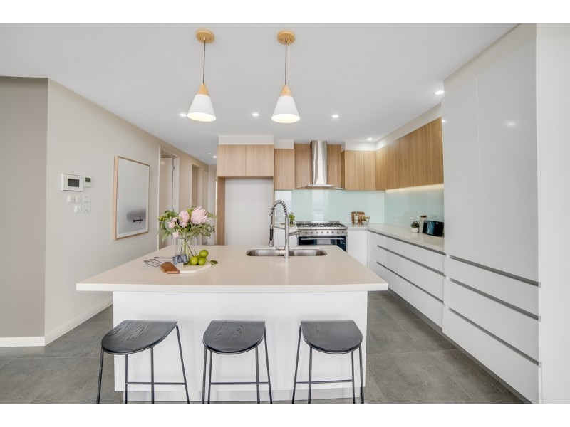 2/54 Nicholas Drive, Sandy Bay TAS 7005