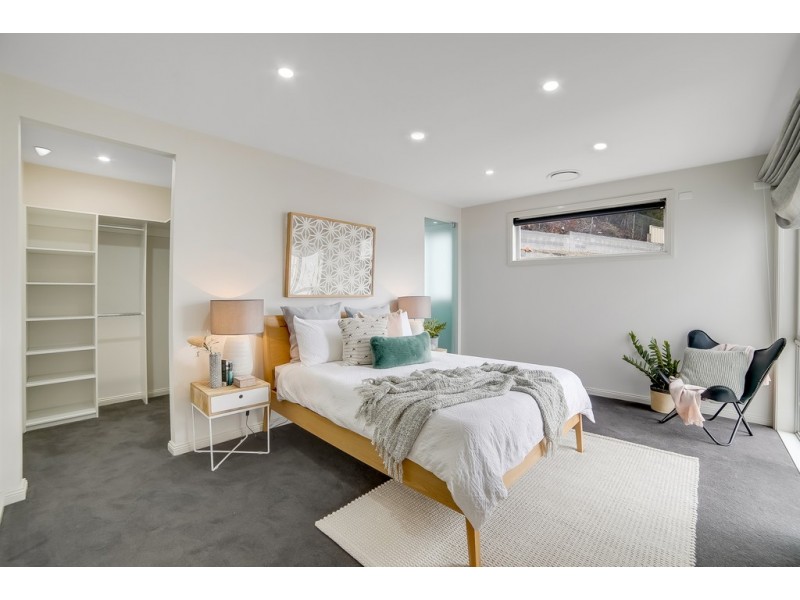 2/54 Nicholas Drive, Sandy Bay TAS 7005