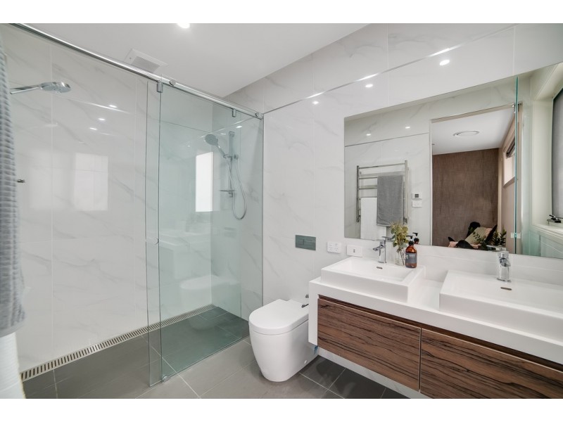 2/54 Nicholas Drive, Sandy Bay TAS 7005