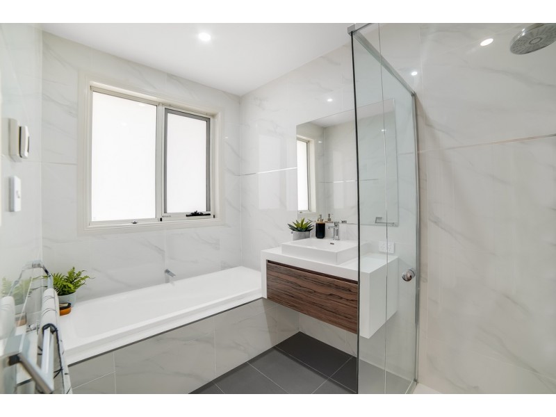 2/54 Nicholas Drive, Sandy Bay TAS 7005