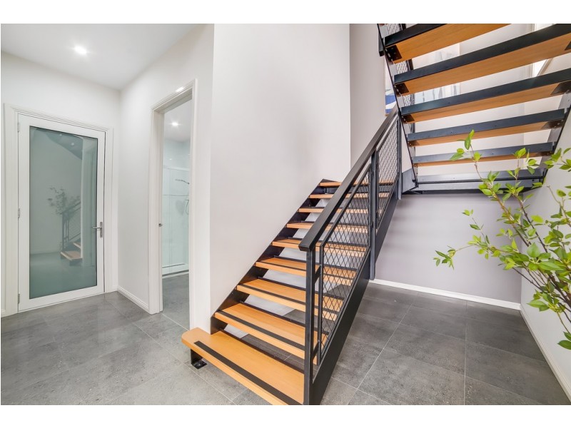 2/54 Nicholas Drive, Sandy Bay TAS 7005