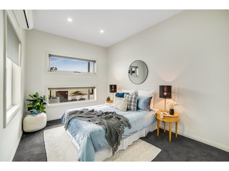 2/54 Nicholas Drive, Sandy Bay TAS 7005