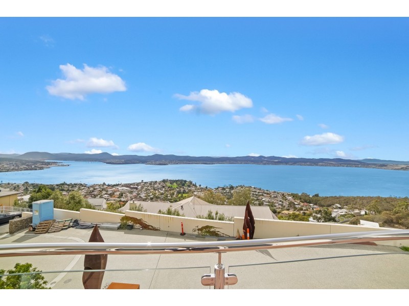 2/54 Nicholas Drive, Sandy Bay TAS 7005
