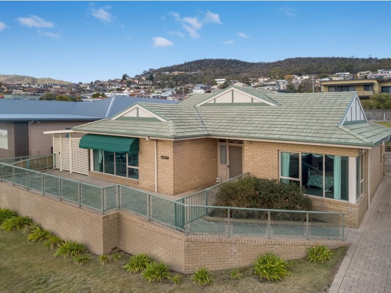 77 Esplanade, Rose Bay TAS 7015