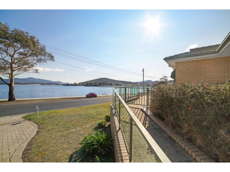 77 Esplanade, Rose Bay TAS 7015