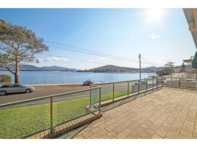77 Esplanade, Rose Bay TAS 7015