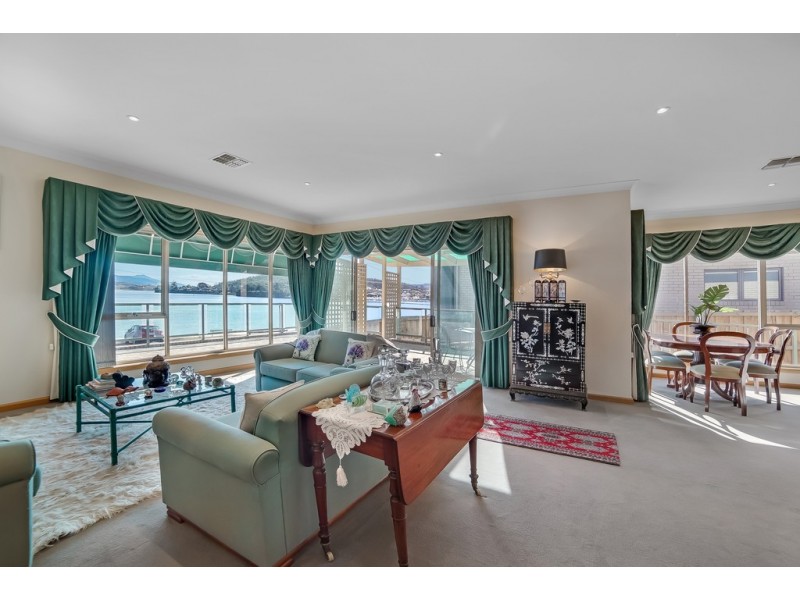 77 Esplanade, Rose Bay TAS 7015