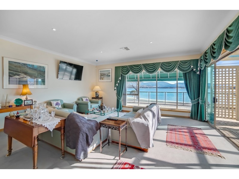 77 Esplanade, Rose Bay TAS 7015