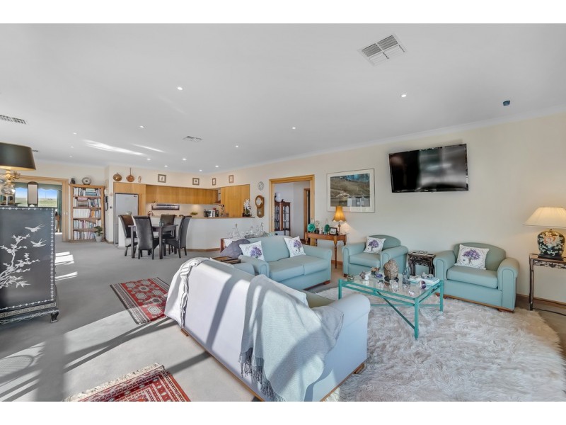 77 Esplanade, Rose Bay TAS 7015