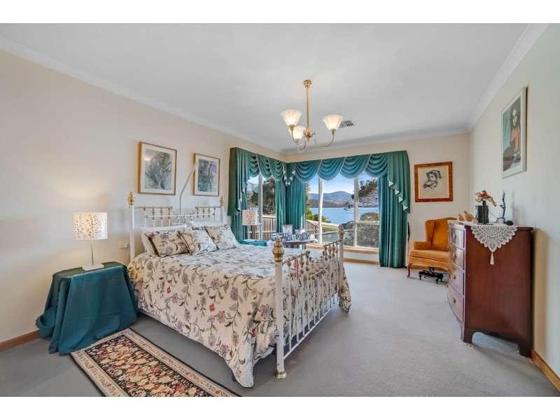 77 Esplanade, Rose Bay TAS 7015