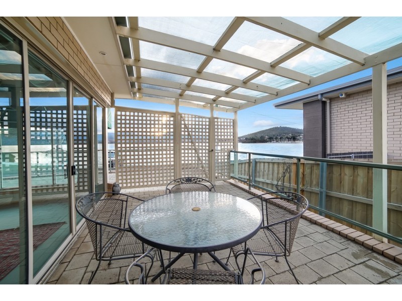 77 Esplanade, Rose Bay TAS 7015