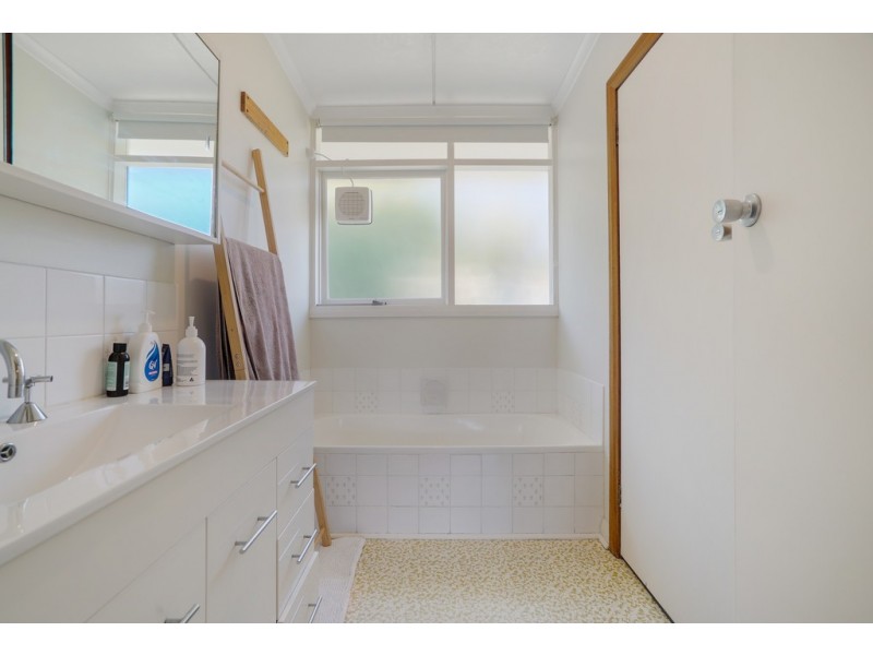 84 Carella Street, Howrah TAS 7018