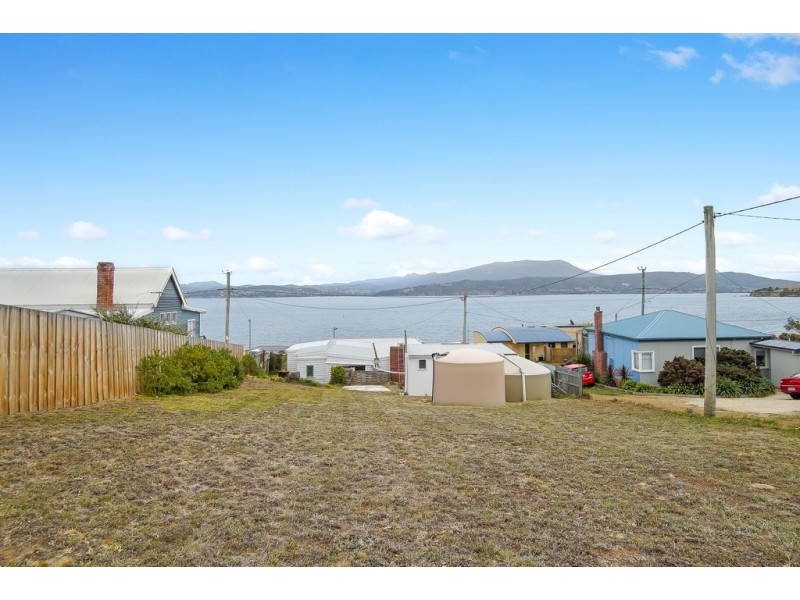 31 Spitfarm Road, Opossum Bay TAS 7023